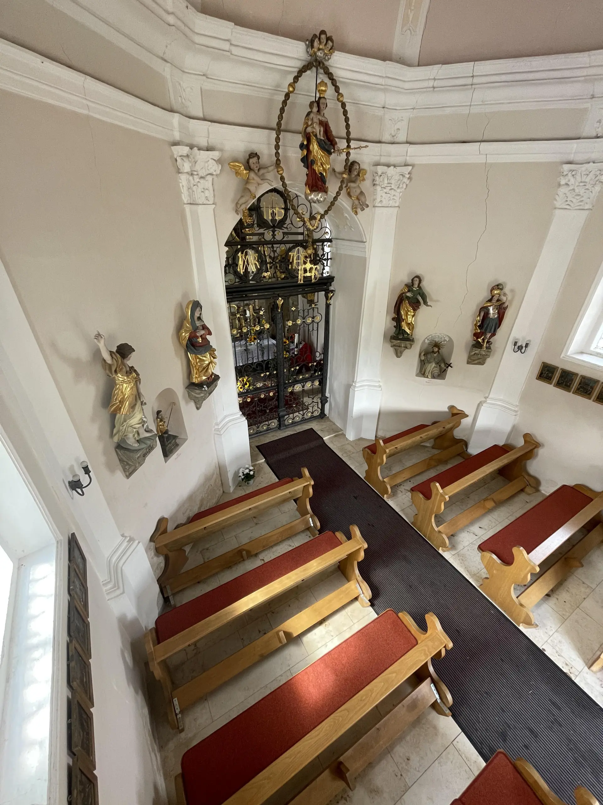 Kirche innen von oben